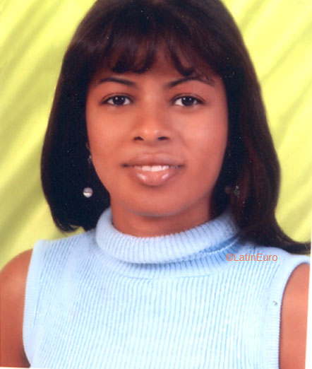 Date this charming Dominican Republic girl Ginnette from Santo Domingo N2510