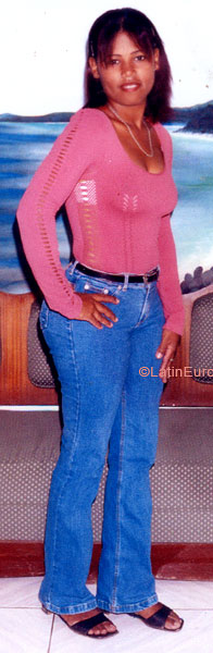 Date this sensual Dominican Republic girl Gleni from Santiago N2751