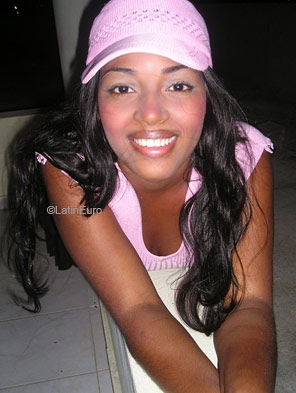Date this charming Dominican Republic girl Yomaira from Santiago N3220
