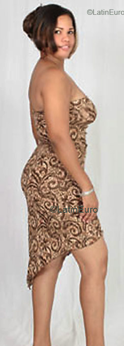 Date this nice looking Dominican Republic girl Yasmin from Santiago N437