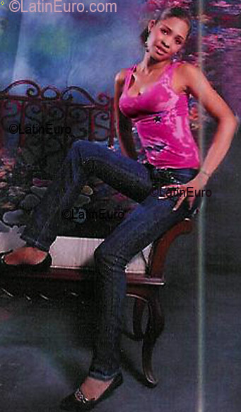 Date this georgeous Dominican Republic girl Carolina from Santiago N520