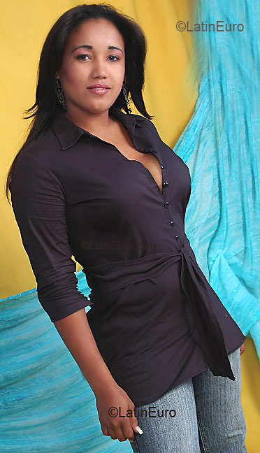 Date this good-looking Dominican Republic girl Johanna from San Critobal N532