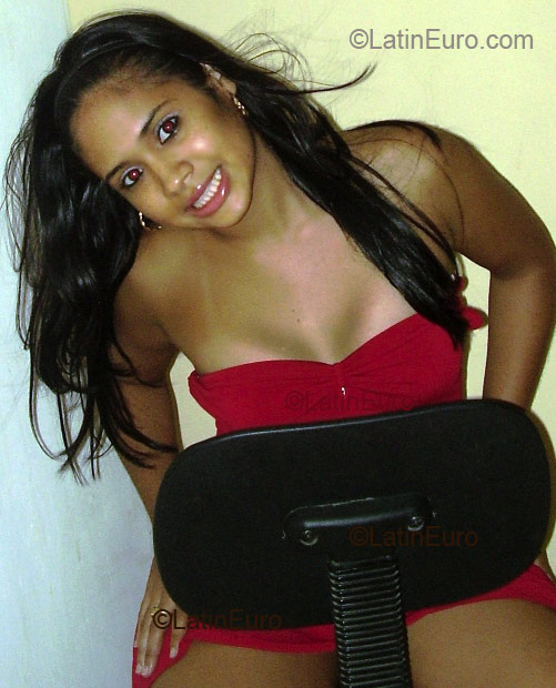 Date this passionate Dominican Republic girl Yonaylis from Santiago N538