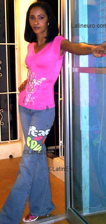 Date this happy Dominican Republic girl Altagracia from Santiago N561