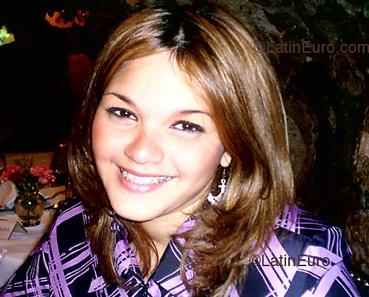 Date this tall Any Country girl Paola from  N624