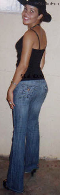 Date this exotic Any Country girl Yomaris from  N636