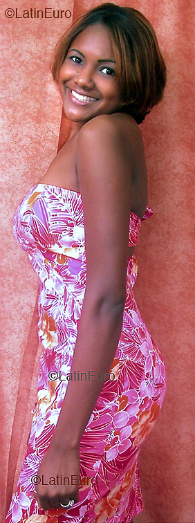 Date this sultry Dominican Republic girl Loida from Santo Domingo N692