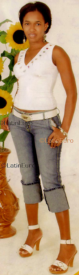 Date this georgeous Any Country girl Carolina from  N813