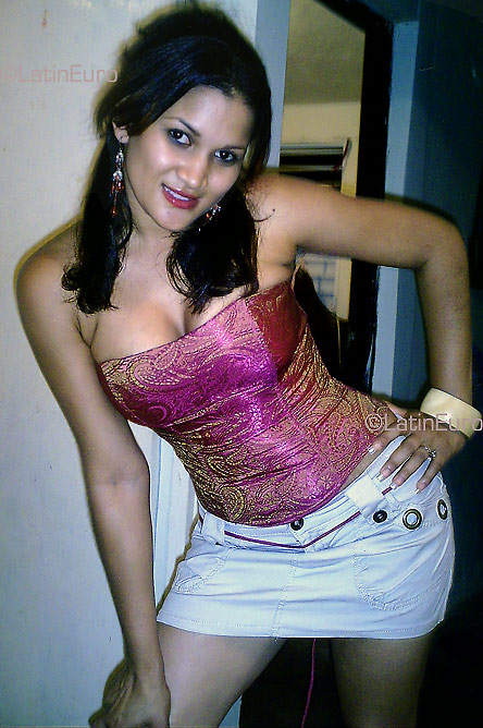 Date this good-looking Dominican Republic girl Karol from Montecristi N870