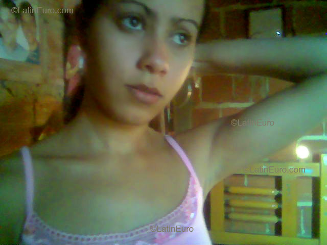 Date this charming Brazil girl Vanessa from Goiania B2144