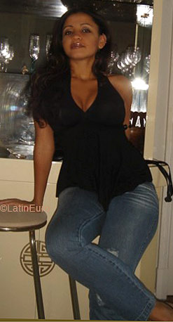 Date this stunning Brazil girl Monica from RIO DE JANEIRO B6571