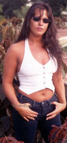 Date this good-looking Brazil girl Marta from RIO VERDE B8365