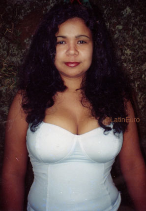Date this nice looking Brazil girl Luameia from RIO DE JANEIRO B8481
