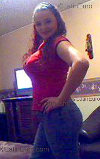 Date this pretty Colombia girl Ingrid from Bogota C9006