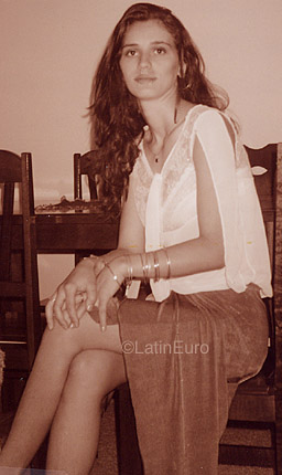 Date this nice looking Brazil girl Chilene from ITAPERUNA B9712