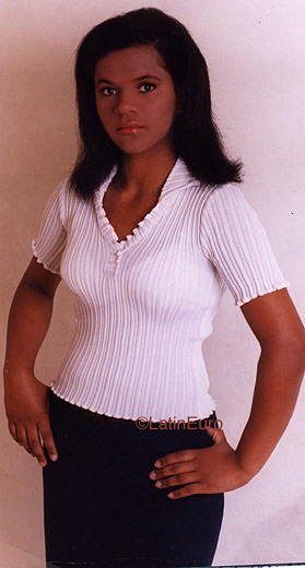 Date this attractive Brazil girl Nivea from SAO PAULO B9632