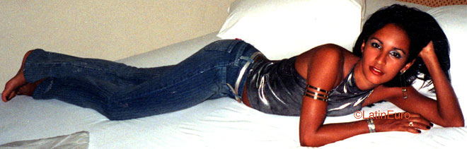 Date this voluptuous Brazil girl Simone from RECIFE B9578