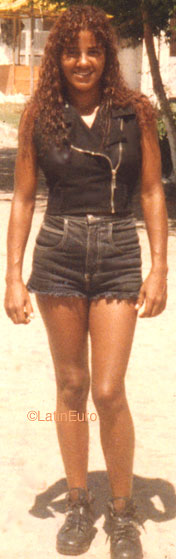 Date this athletic Brazil girl Alaide from SALVADOR B9034