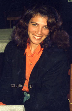 Date this young Brazil girl Suellen from CURITIBA B9043