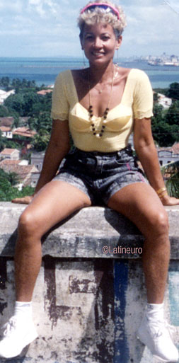 Date this nice looking Brazil girl Deyse from Recife B8904
