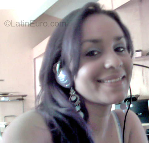 Date this athletic Dominican Republic girl Theanny from Santo Domingo DO71
