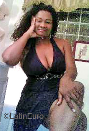 Date this cute Colombia girl Raquel from Buenaventura US82