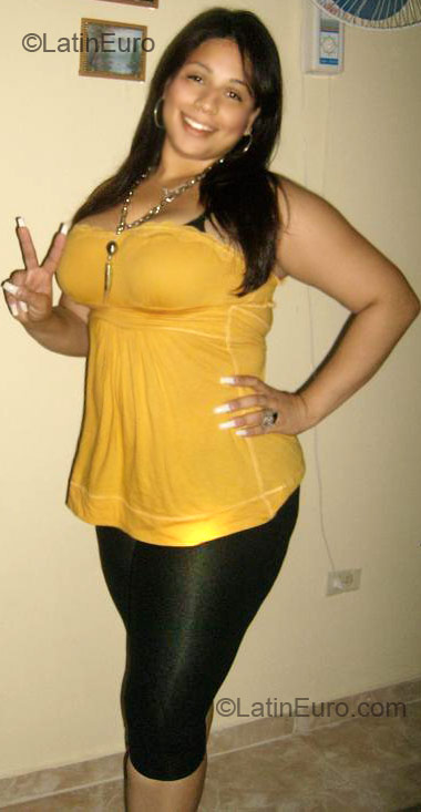 Date this nice looking Dominican Republic girl Milizen from Santiago DO82