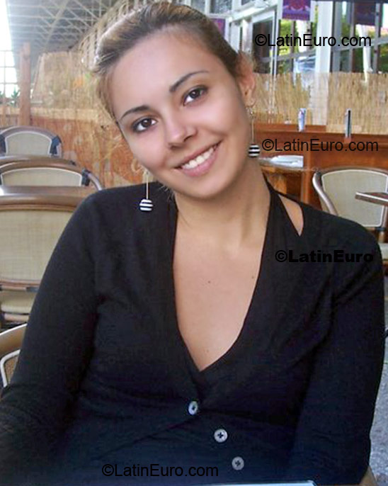Date this hot Brazil girl Renata from Londrina BR124
