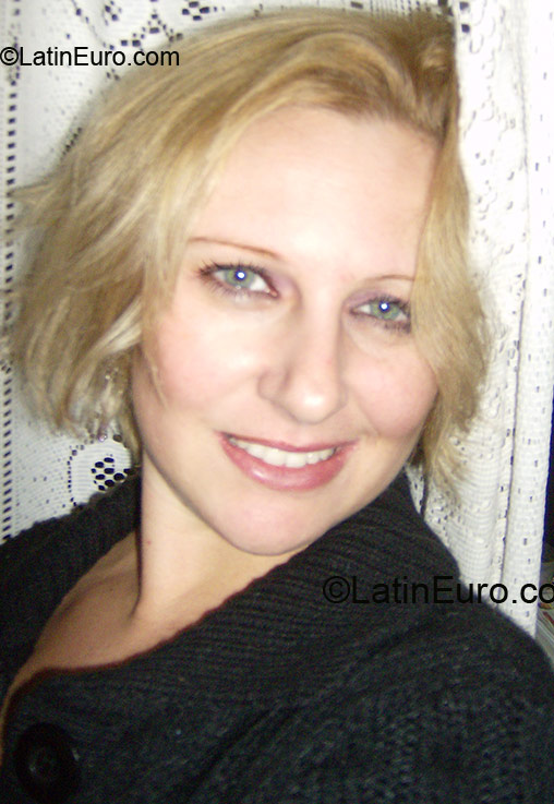Date this cute Brazil girl Daniela from Novo Hamburgo BR353