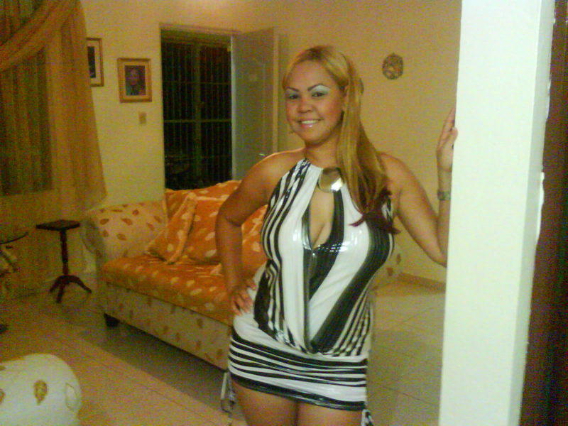 Date this good-looking Dominican Republic girl Sweetland from Santiago De Los Caballeros DO270