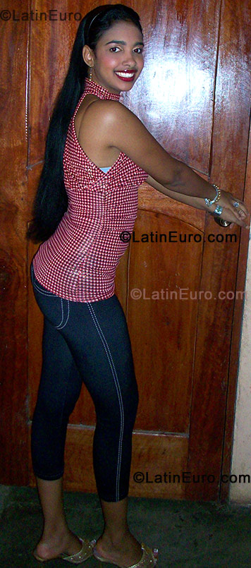 Date this young Dominican Republic girl Mercedes from El Seybo DO296