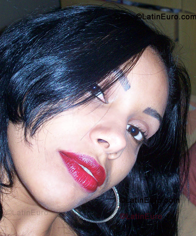 Date this attractive Brazil girl Rafaela from Volta Redonda BR461
