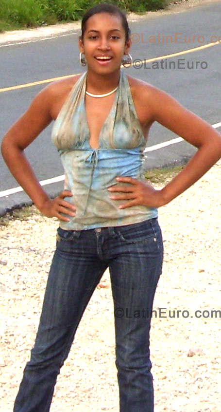 Date this tall Dominican Republic girl Perla from Bonao DO335