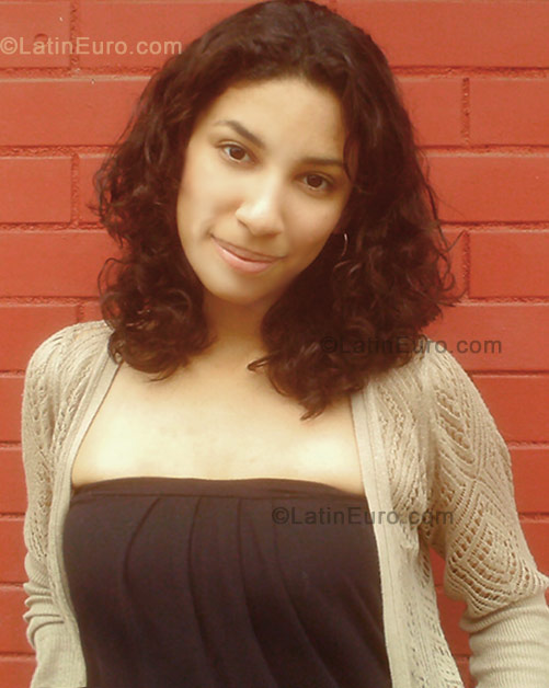 Date this charming Brazil girl Ana Carolina from Rio De Janeiro BR474