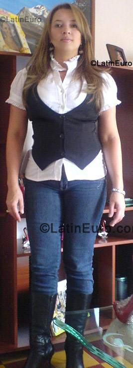 Date this good-looking Colombia girl Magnolia from Bogota CO370