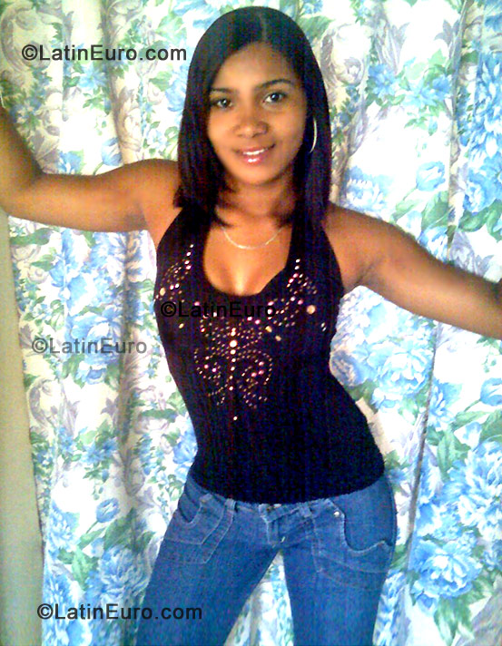 Date this beautiful Dominican Republic girl Miguelina from Santo Domingo DO408