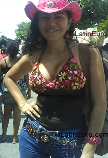 Date this voluptuous Colombia girl Maribel from Espinal CO418