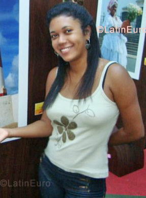 Date this fun Brazil girl Amanda from Valenca BR664