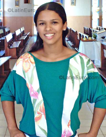 Date this delightful Brazil girl Adriana from Ituiutaba BR697