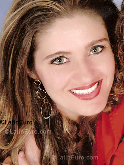Date this gorgeous Brazil girl Romara from Curitiba BR704