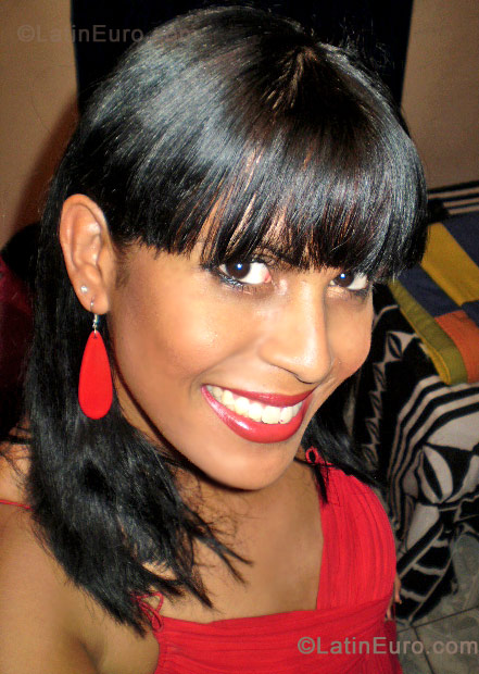Date this cute Brazil girl Myrella from Bariri BR717