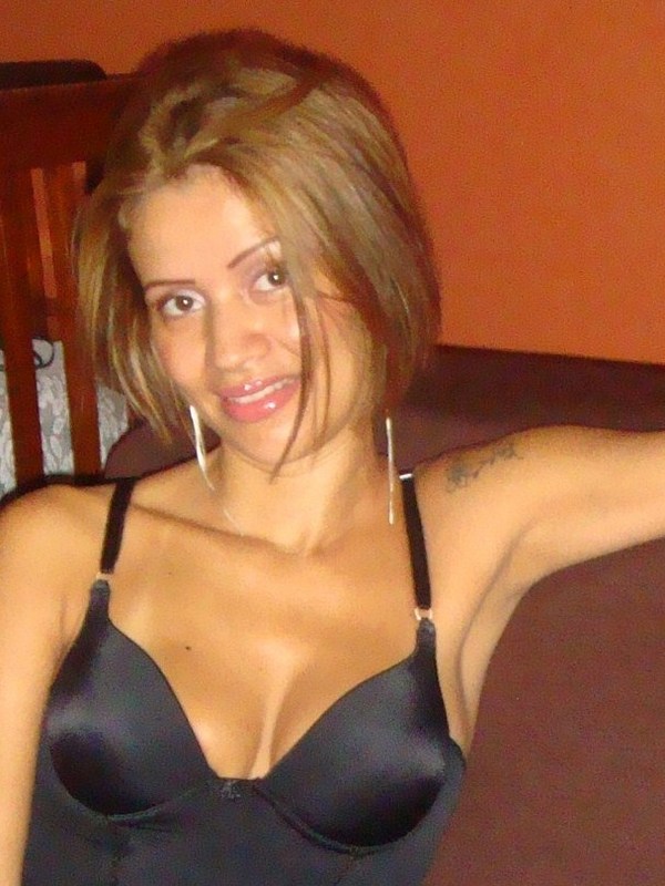 Date this lovely Brazil girl Geovanaferraz from Santos BR767