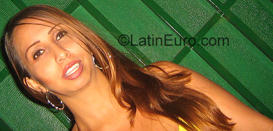 Date this nice looking Colombia girl Luz Yelsin from Cali CO607