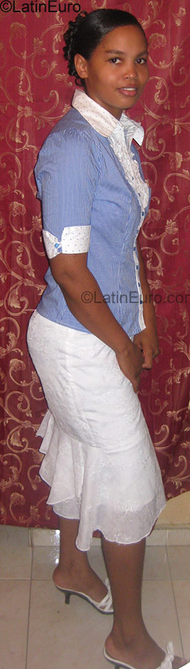 Date this funny Dominican Republic girl Yorki Esmilna from Higuey DO744