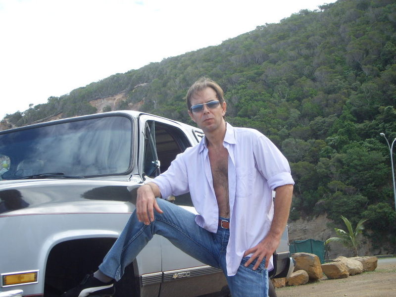 Date this athletic New Caledonia man Doubledged from Noumea NC1