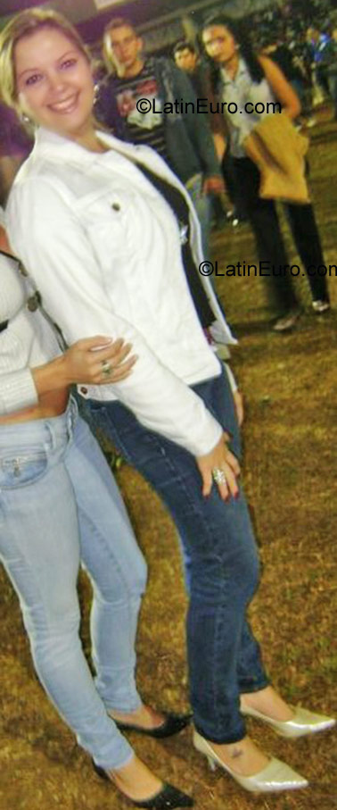 Date this attractive Brazil girl Gracielly from Goiania BR1047