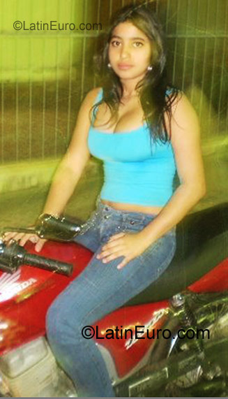 Date this lovely Brazil girl Gessica from Goiania BR1072