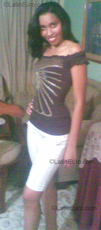 Date this sensual Colombia girl Yolanis from Cartagena CO856