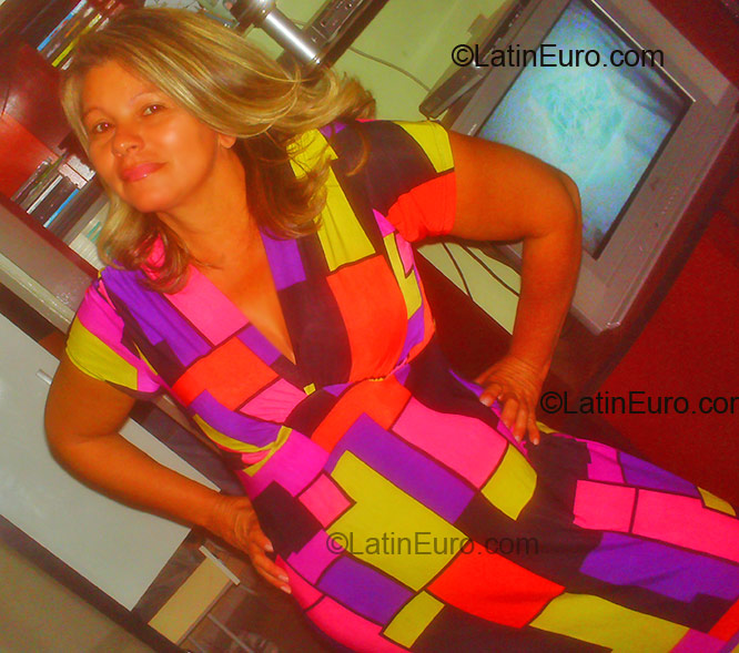 Date this charming Brazil girl Aldemira from Brasilia BR1139