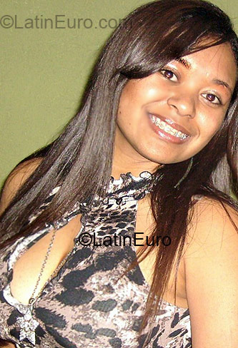 Date this voluptuous Brazil girl Thaisi from Sao Paulo BR1200